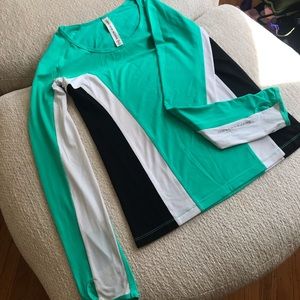 Lorna Jane Size M. stretchy scoop top.